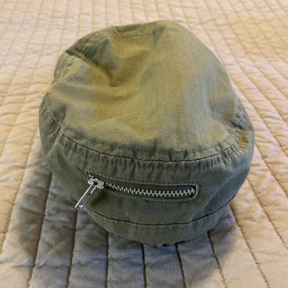 Calvin Klein Cap - Picture 3 of 5